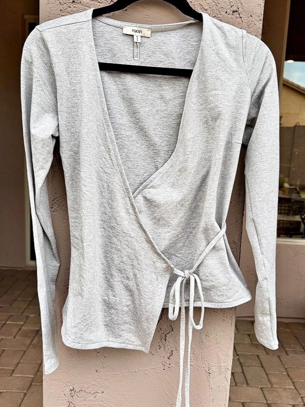 vuori Long Sleeve Halo Wrap Top Gray Wrap Tunic Medium